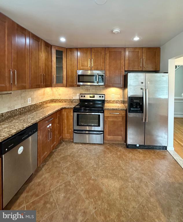 Building Photo - 3066 Valley Ln