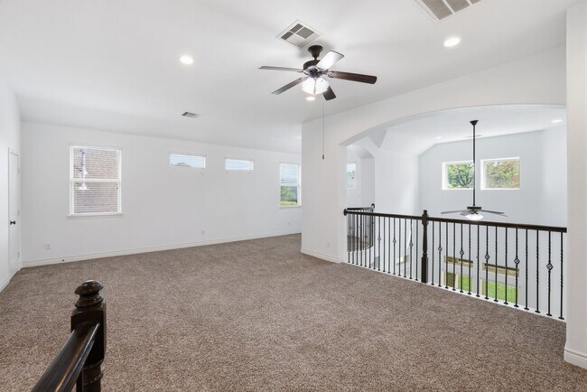 Building Photo - 135 Deerfield Meadow Dr