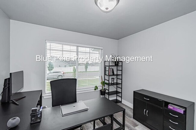 Building Photo - 3002 Sandy Dr