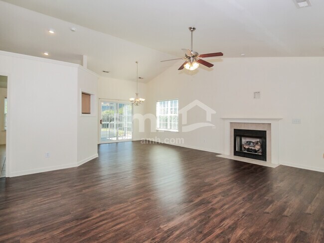 Building Photo - 2626 Bow Hunter Dr