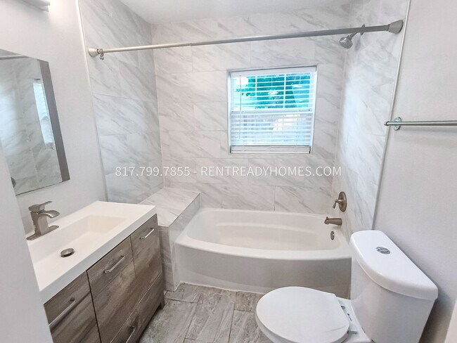 Building Photo - 2411 N Prairie Ave