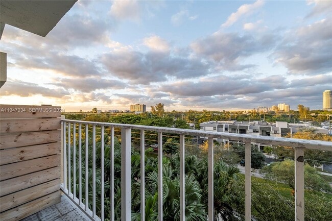 Building Photo - 2350 NE 135th St