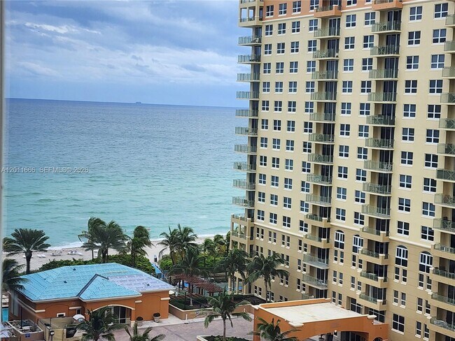 Building Photo - 2030 S Ocean Dr
