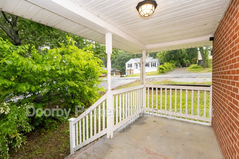 Building Photo - 403 Warren St