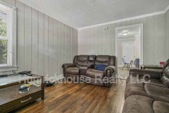 Building Photo - 2320 Olando St