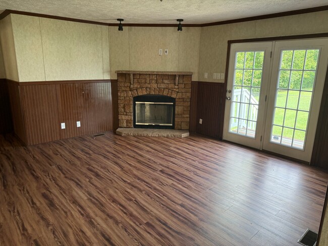 Building Photo - 9859 Shepherd Rd