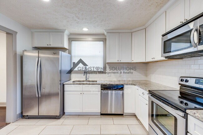 Building Photo - 1018 Clemmons St