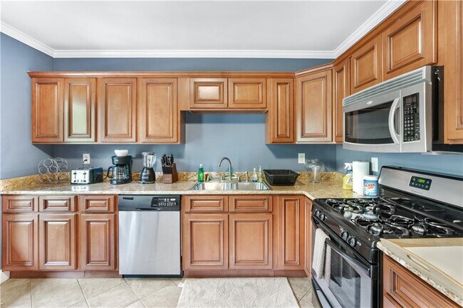 Building Photo - 4260 Beverly Ln NE