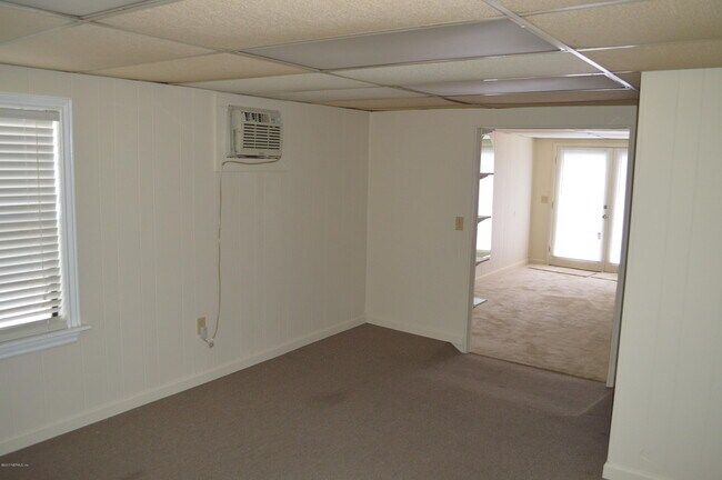 Building Photo - 3648 Riverside Ave