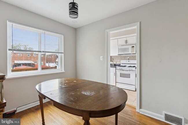 Building Photo - 128 33rd St NE