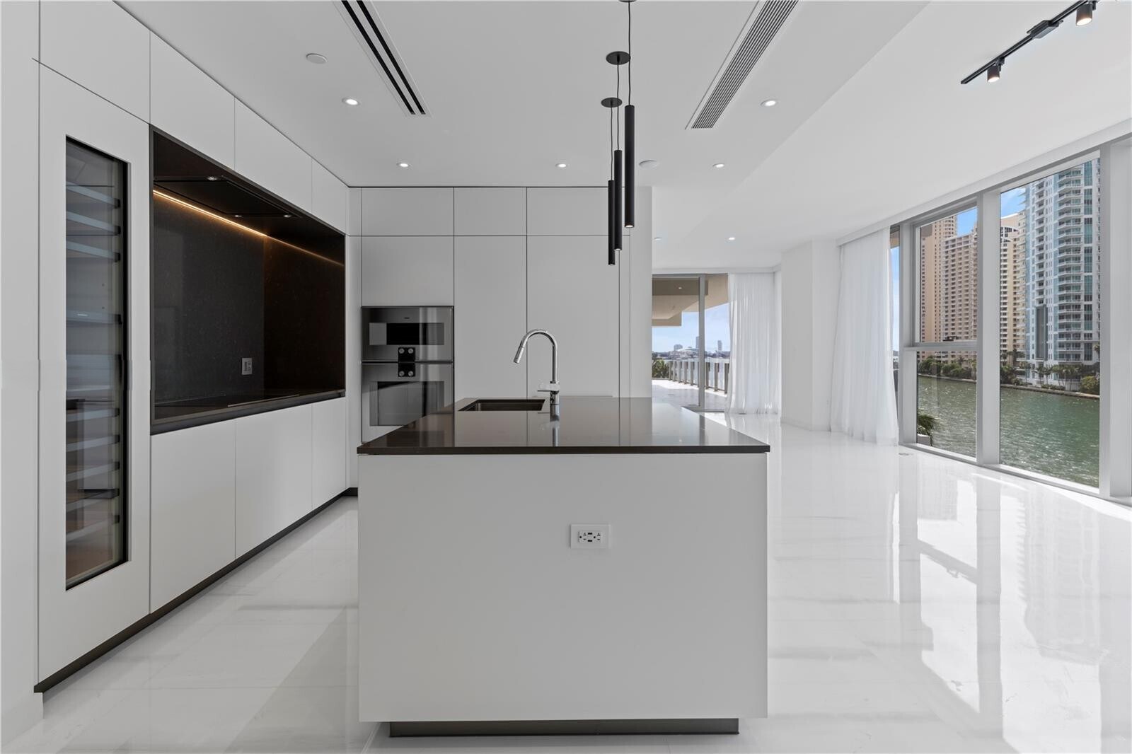 Building Photo - 300 S Biscayne Blvd