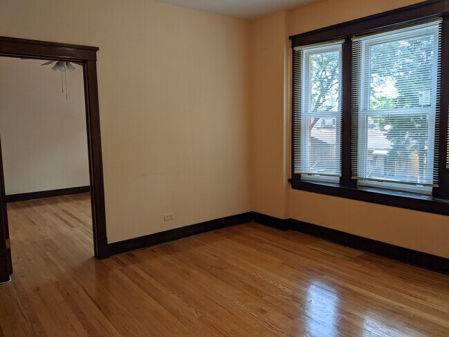 Primary Photo - 3907 W Cornelia Ave