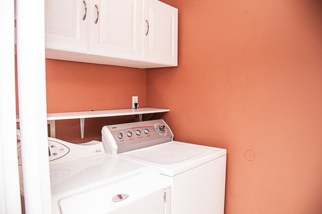 Building Photo - 17 8th St