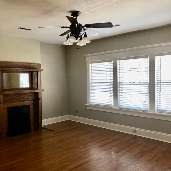 Living room - 1145 Jaeger St