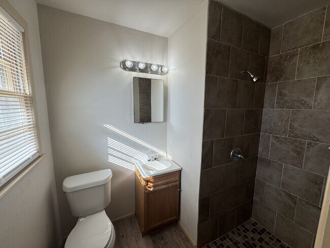 Building Photo - Beautiful 3-Bedroom Home with 2 Baths on 14th Street, Lubbock!