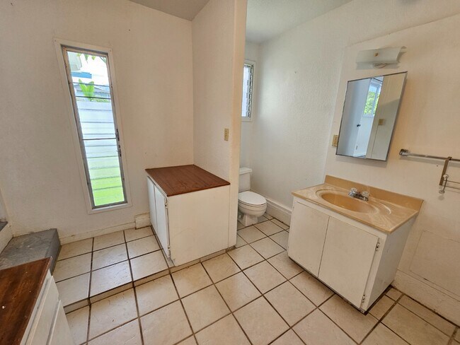 Building Photo - 3 Bed / 2 Bath Single-Family Attached Home...