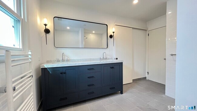 Building Photo - 34 Keith St