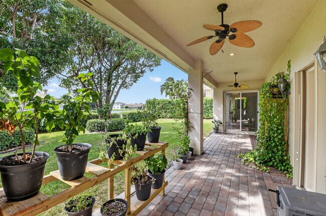 Building Photo - 9826 Vía Amati