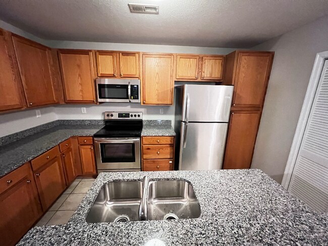 Building Photo - 3500 Clover Rd