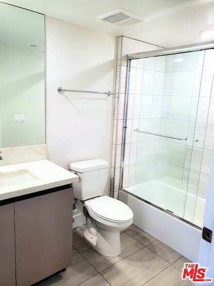 Building Photo - 5030 Rosewood Ave