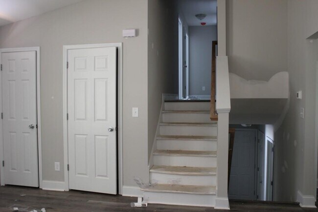 Building Photo - 183 Lakeview Terrace