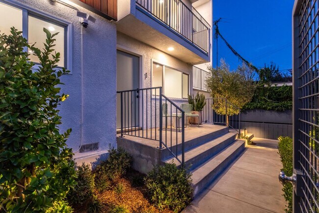 Building Photo - 713 New Depot St