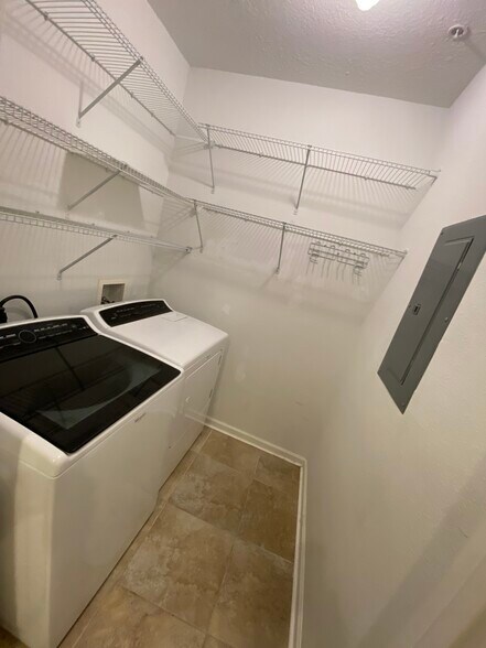 Laundry Room - 785 Oakleaf Plantation Pky