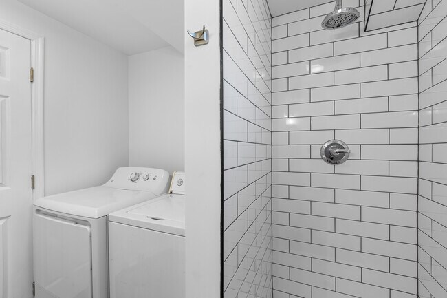 Building Photo - 4915 Darlington Dr