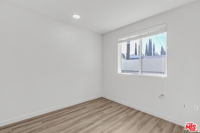 Building Photo - 10824 Blix St