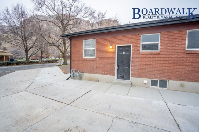 Building Photo - Newly Remodeled 3 Bedroom East of Harrison Blvd!