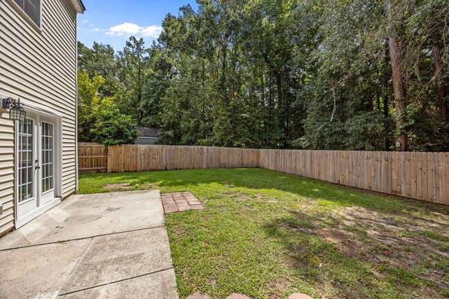 Building Photo - Charming Summerville Rental