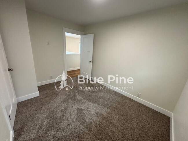 Building Photo - 351 Yale Ave