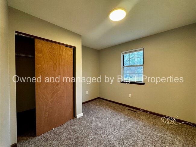 Building Photo - Newark family house on quiet street