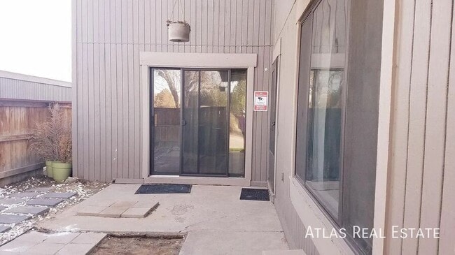 Building Photo - 1101 S Yosemite Way