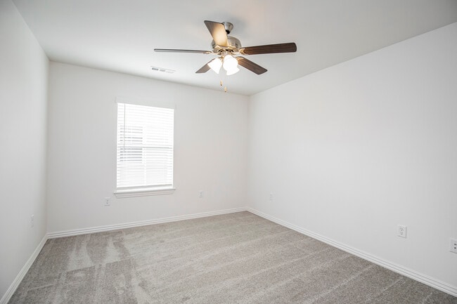 Building Photo - 4307 SW Bison St