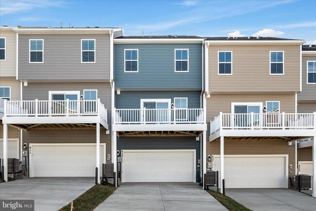 Building Photo - 409 18th Ave