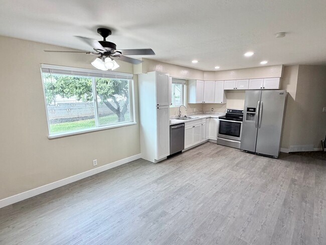 Building Photo - 1073 E 120 S