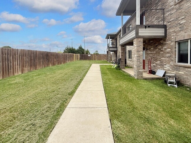 Building Photo - Stylish 3-Bedroom, No-Carpet Living with Flexible Move-In Terms in Princeton, TX