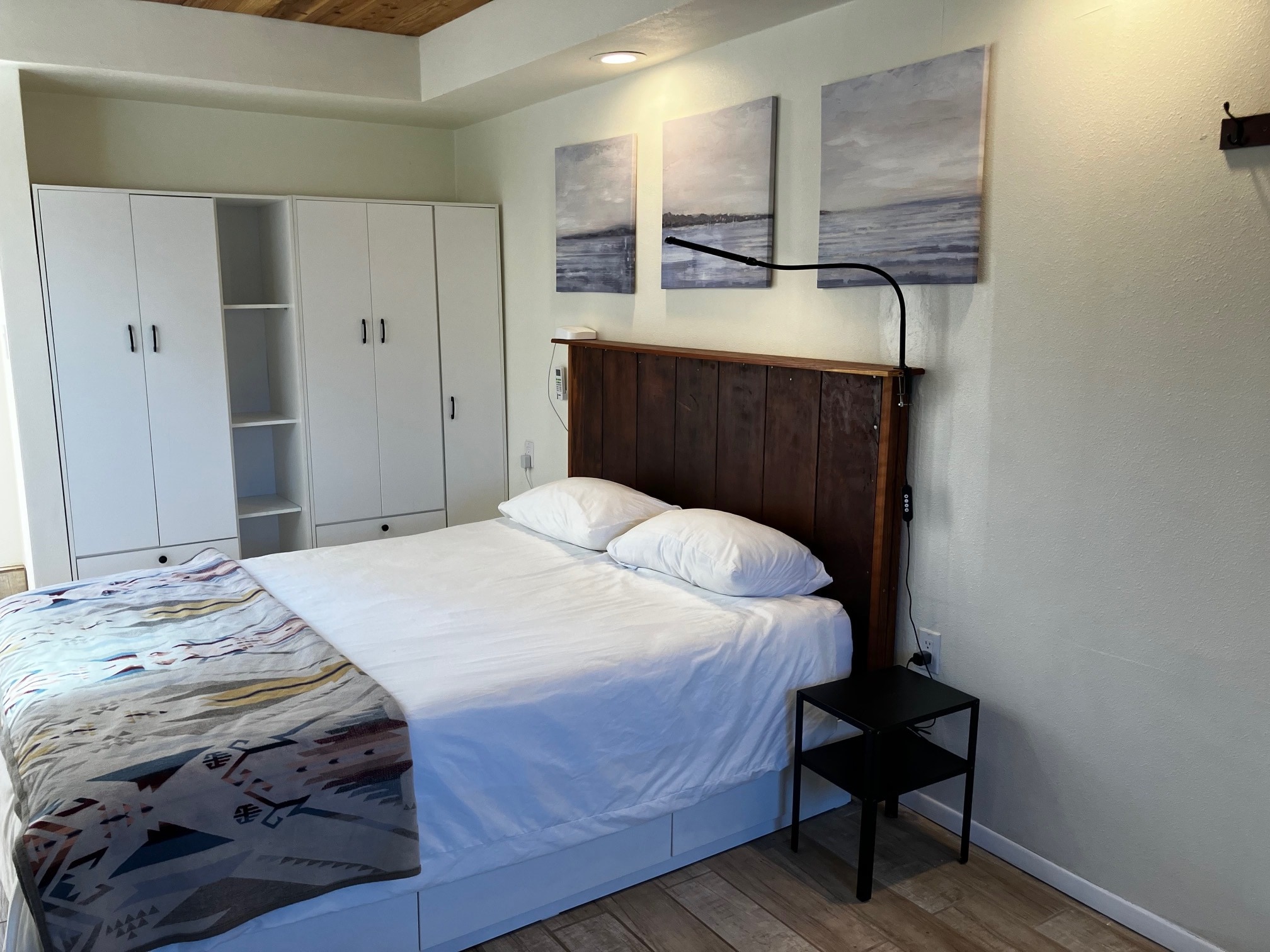 Double bed and closets - 7928 Calle de la Plata
