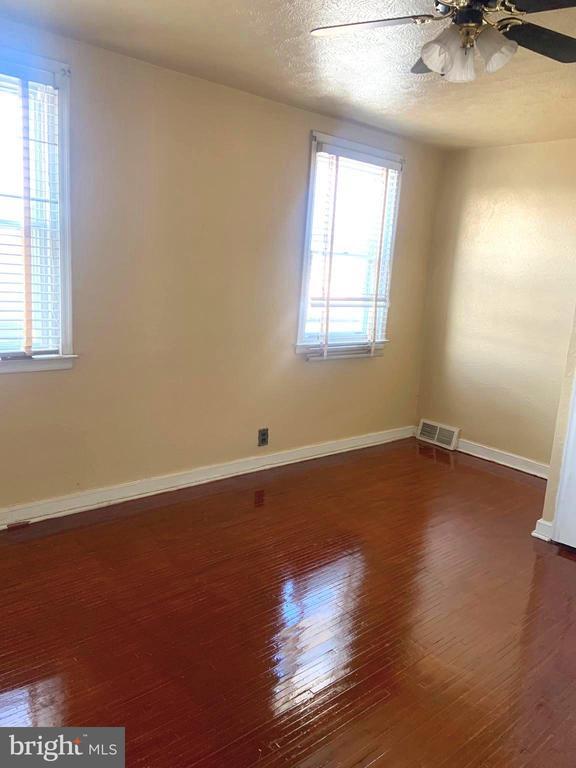 Building Photo - 4613 Hartel Ave