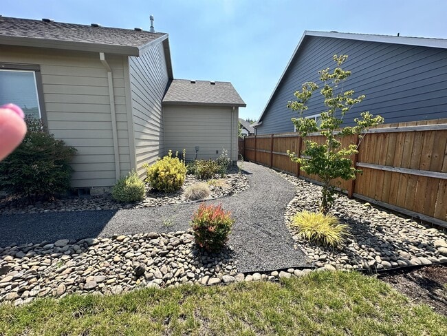 Building Photo - 823 Riley Dr NE