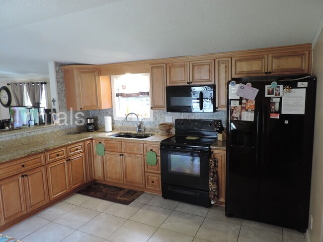 Primary Photo - Newely remodeled 4 bedroom