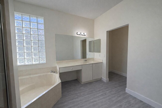 Building Photo - 1168 Hatteras Cir