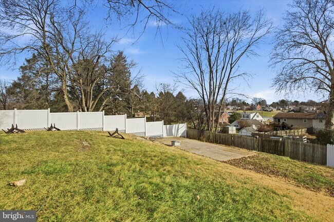 Building Photo - 1058 St Joseph St