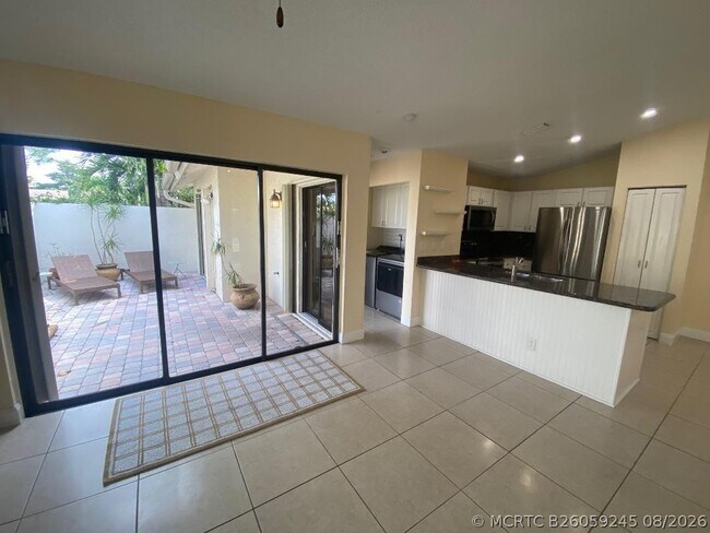 Building Photo - 3090 S Oakland Forest Dr