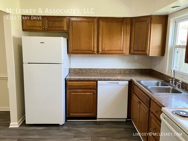 Building Photo - 4312 Terry Dr
