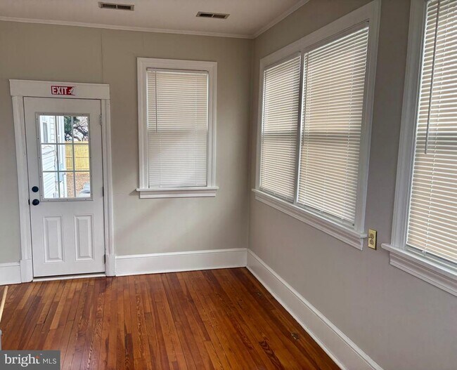 Building Photo - 2511 Charles St