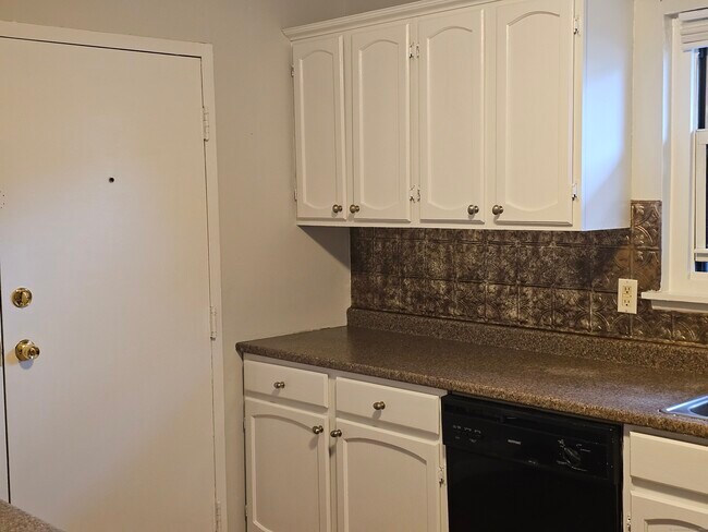 Building Photo - 474 Oak Ave