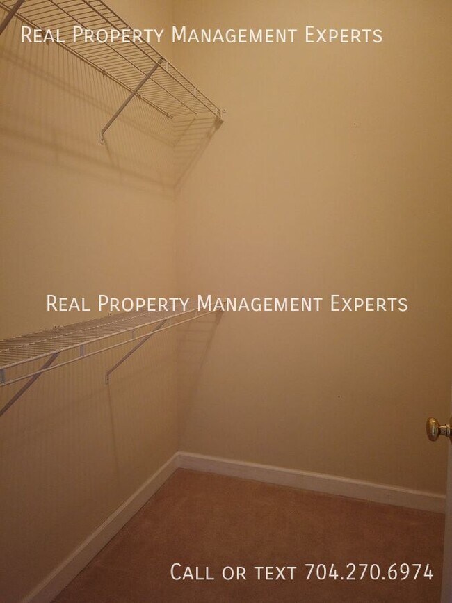 Building Photo - 10657 Hill Point Ct