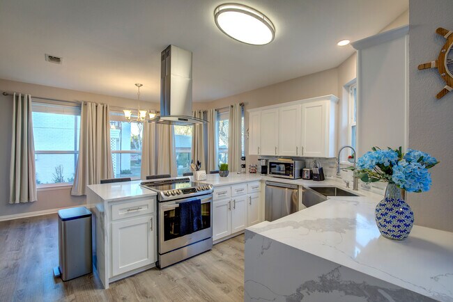 Building Photo - 8606 Columbia Dr